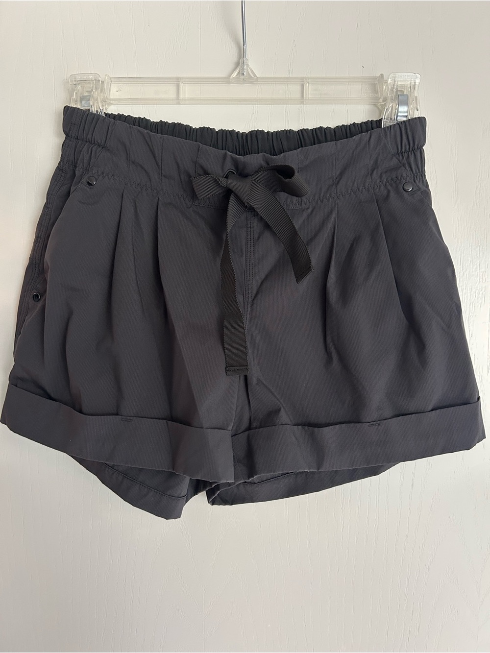 Lululemon Women’s Drawstring Pleated Black Shorts